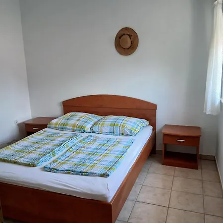 Put Kandelica 86 Привлака